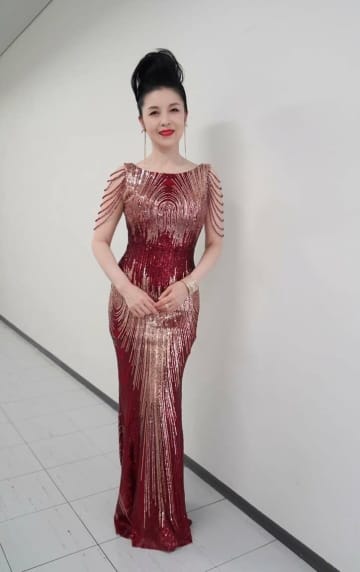 藤あや子、“美スタイル際立つ”マーメイドドレス姿を披露 「本当にお美しいです」「ステキ！ゴージャス」など絶賛の声