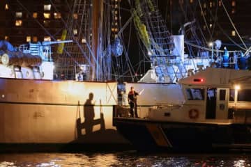 メキシコ海軍の練習帆船がブルックリン橋に衝突、２人死亡　ＮＹ市長