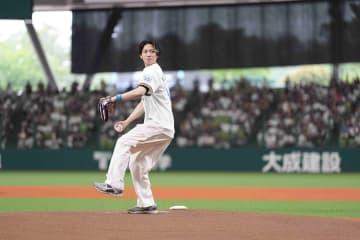 【西武】「ふぉ～ゆ～」辰巳雄大が背番号１６背負いセレモニアルピッチ「点数は３９点です！」