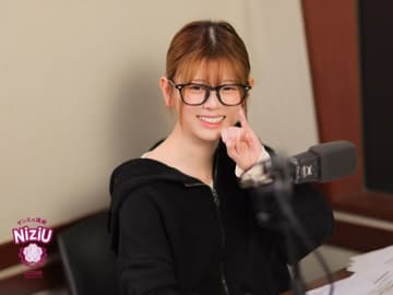 NiziU リスナーの学校で流行っている遊び“ジョギバト”に挑戦！ RIKU「消しゴムで“押し相撲”はしていたけど…」