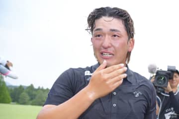 “心臓の音が聞こえる”緊張 金子駆大は初Vにうれし泣き