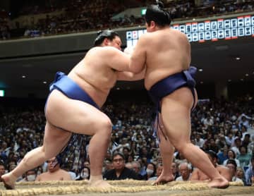 【夏場所】大の里が無傷の８連勝で単独首位　九重審判長「強い。止められる力士がいるのかな」