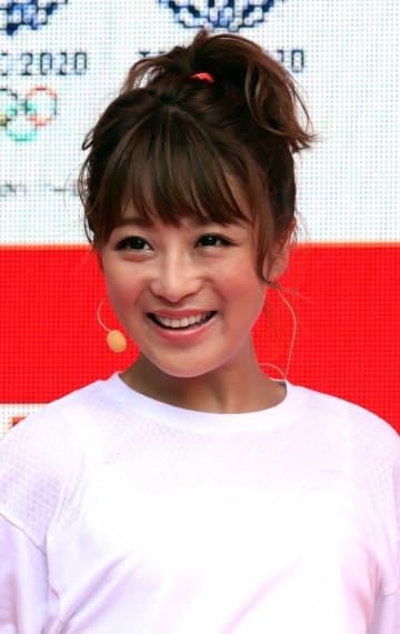 鈴木奈々、59歳父親のショットを公開→「モデルさんみたい」「ダンディ」と反響