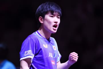 張本智和 過去4勝3敗の難敵を圧倒！悲願のメダルへ初戦突破【世界卓球2025】