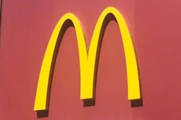 マックのハッピーセット、おもちゃ目当てに食品を放置…大量廃棄の映像拡散　怒りの声「転売ヤー滅びて」