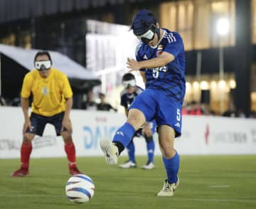 ブラインドサッカー公認大会開催　JR大阪駅前、女子は初実施