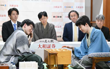 藤井敗れ、挑戦者の永瀬が初白星　将棋の名人戦第4局