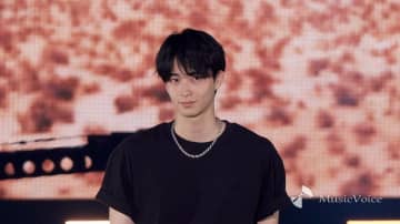 【動画】野村康太、シンプルコーデをクールに着こなし　爽やか笑顔も