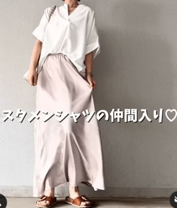 白シャツ×ロンスカが好バランス。ハリ感素材が映えるきれいめカジュアル【40代の毎日コーデ】