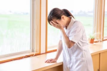 怖い先輩のイビりで新人が「3回連続で夜勤を当日ドタキャン」→「看護師は総スカン。辞めてもらいました」