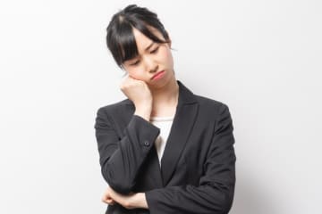 「完全にバレてます」夜勤中にTikTok動画垂れ流しでポイ活する同僚にドン引きした女性