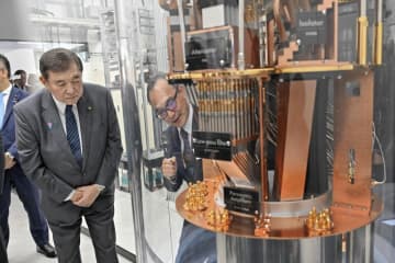 量子技術活用に意欲　首相、つくば・産総研視察　茨城