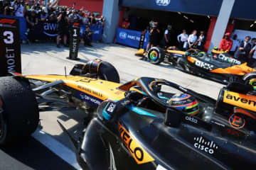 【F1第7戦決勝の要点】首位に復帰できるはずだったピアストリ。勝ちを譲ったマクラーレンの選択ミス