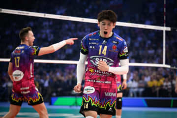 激闘のフルセットを制し優勝トロフィーを手にしたのはペルージャ！ 石川祐希はチーム2番目となる20得点を決める【男子欧州CL決勝】