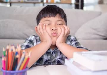 子どもの集中力が続かない時はどうすればいい？家庭での接し方は「楽しい」がポイント