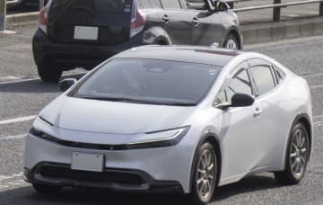 【名古屋】プリウスがバイクと衝突も 運転手 が『車を置いて”逃走” 』ネットで話題に「流石プリウスとしか、言葉が思いつかない…」「だいぶ派手にぶつかってない？… 右フロントは原型がない、、」