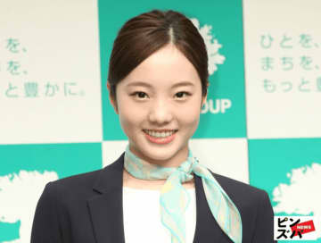 「氷並みの透明感」本田真凜、大胆肌見せワンピで美背中披露「天使みたい」「背中も二の腕も綺麗すぎる」