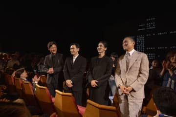 『国宝』カンヌで6分間に及ぶスタンディングオベーション！李相日監督、吉沢亮ら涙で感謝