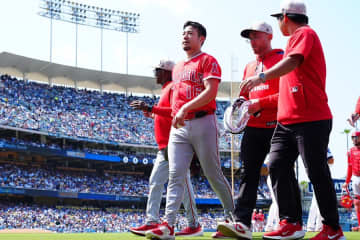 菊池雄星、右足首の炎症で降板…球団発表　エドマンと接触、6回途中1失点の好投
