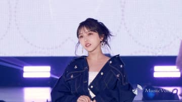 元乃木坂46与田祐希、美脚全開ミニスカコーデ　美デコルテも