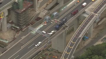 【逃走中】新名神下りで乗用車が逆走し避けようとした車4台事故…ほかにも車2台に接触し走り去る　2区間約3時間にわたり通行止め　三重・亀山市