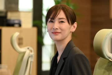 『あなたを奪ったその日から』第5話　“紘海”北川景子、“旭”大森南朋の真摯な仕事ぶりに驚く