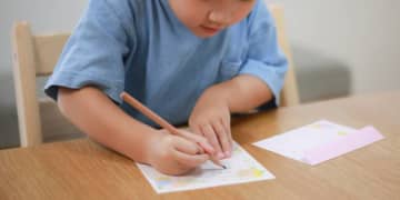 「パパはおにみたいな人」“父母の争い”に巻き込まれた小1息子が書いた「手紙」から家裁調査官が読み取った“サイン”とは