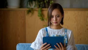 嘘でしょ…70代父親の遺産「1億円」が舞い込んだ〈専業主婦・42歳女性〉、喜びどころか不安が先にきたワケ【相続の専門家が解説】