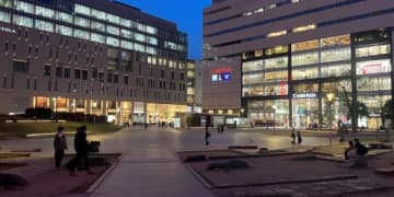 “仕事も家もない”30歳女性が福岡・天神で恐喝未遂　「誰も彼女に気づかなかった」支援者も戸惑う“若年層ホームレス”の異変