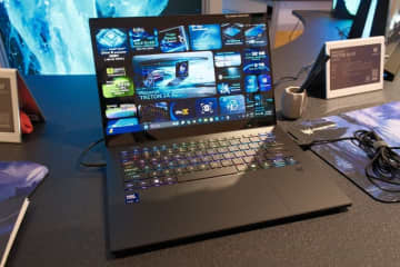 Acer、有機EL採用ゲーミング製品を複数展示。最大144Hzの“27型モバイルモニター”も