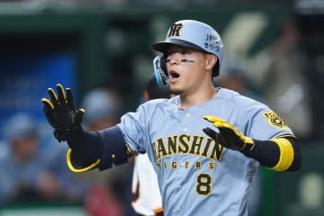衝撃の2HR＆6打点…掛布氏「本塁打王、打点王に期待」　佐藤輝明が4月度DIDアワード受賞