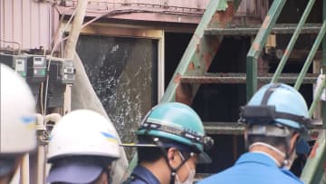 アパート一室が全焼し焼け跡から性別不明の1人の遺体…住人の80歳男性と連絡取れず　横浜市西区