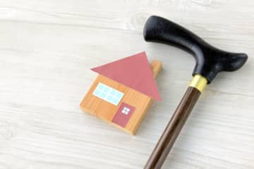 「サービス付き高齢者向け住宅」への入居を考えているという母。「月額20万円」と言われたそうですが、「相場」はどのくらいなのでしょうか？