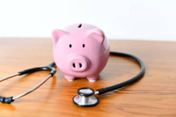 入退院を繰り返している70代の祖父母。「医療費」が合計「100万円」を超えそうですが、「負担を軽減できる制度」はありますか？