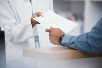 同じ薬でも処方箋を持っていく薬局によって「値段」が違う？ 同じ「保険適用」ではないのでしょうか？