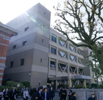 高速バック、酒気帯び認める　弁護人は危険運転争う姿勢