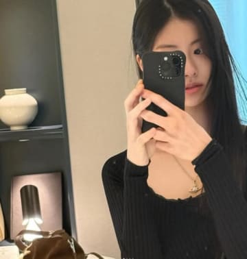 元LE SSERAFIM キム・ガラム、脱退から3年でSNSを開設…フォロワーはすでに50万人超え