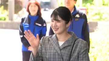 愛子さまが能登の“仮設商店街”を視察　スーパーや仕出屋、たこ焼き店など被災店舗が昨年に営業再開