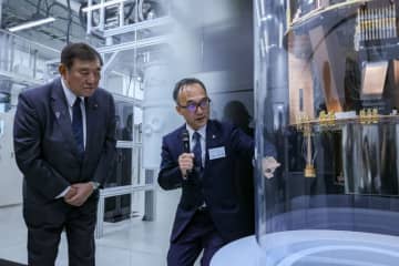 量子コンピュータの国内開発拠点G-QuAT落成式に石破茂総理が出席