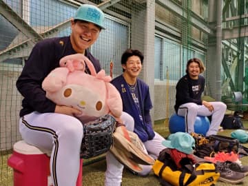 オリックス投手陣が愛用の“マイメロディのバッグ”に「感謝の気持ちを伝えたい」　21日ロッテ戦にハローキティが来場