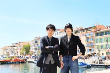 『８番出口』二宮和也＆小松菜奈がカンヌに到着！　初の映画祭参加に「観客のみなさんと盛り上がりたい」期待にじませる