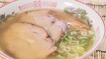 函館の街に響くチャルメラ―80歳夫婦が人生を捧げる「バスラーメン」地元の親子は「今日来るかな？今日来るかな？」夫婦は「いつまでも続けたい」「100歳までやるもん」〈北海道〉