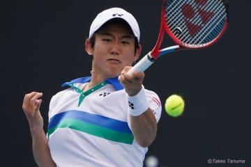 西岡良仁、世界14位モンフィスに2時間18分のフルセットで下し、ベスト8進出 [オープン・パルクARA]
