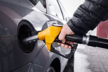 車での移動が欠かせず「ガソリン代」がかなりキツいです…補助金も打ち切られたと聞きますが、今後も高騰が続くでしょうか？
