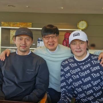 ヒョンビン＆チャン・ドンゴン、ゴルフをする時はナチュラルに…ヒゲを剃らなくても“カッコいいイケメン”