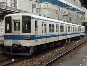 東武、自動運転導入予定の大師線「新造車両」デザイン公開！