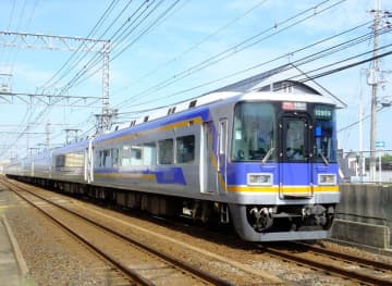 南海、特急サザン10000系車両をなつかしの緑色塗装で運行、新型車両を導入するまで実施！ 撮影会やグッズ販売も