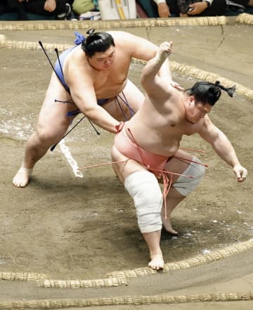 大の里9連勝、首位守る　伯桜鵬ら1差、豊昇龍7勝目
