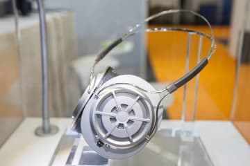 final、開発中の平面磁界型ヘッドホン「X8000」が「0ベースで再検討せざるを得ない」状況になったと発表