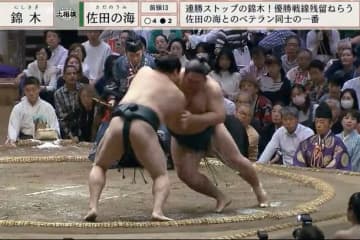 「え、なんだ今の!?」超有名映画の名シーンを彷彿させる“発生率0.1%の超稀少技”。佐田の海の華麗な投げ技にファンも驚愕「見返してもどうやって倒したかわからん」